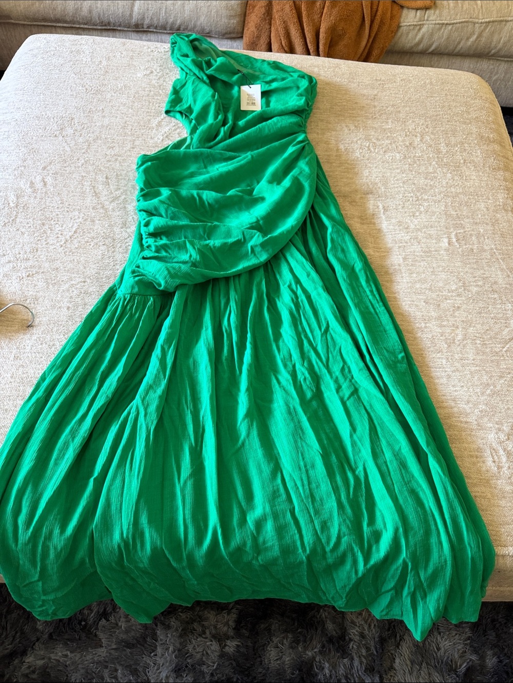Women’s green one shoulder dress.